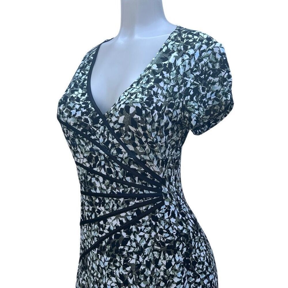 Connected Faux Wrap Dress Women's 10P Short Sleeve Abstract V-Neck Knee Length - Picture 12 of 16